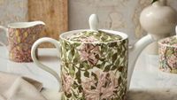 Morris & Co. Teekanne mit floralem Jugendstil Design